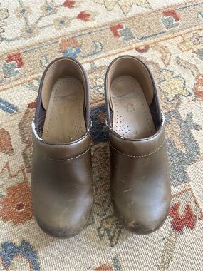 Dansko Brown Clogs sz 38